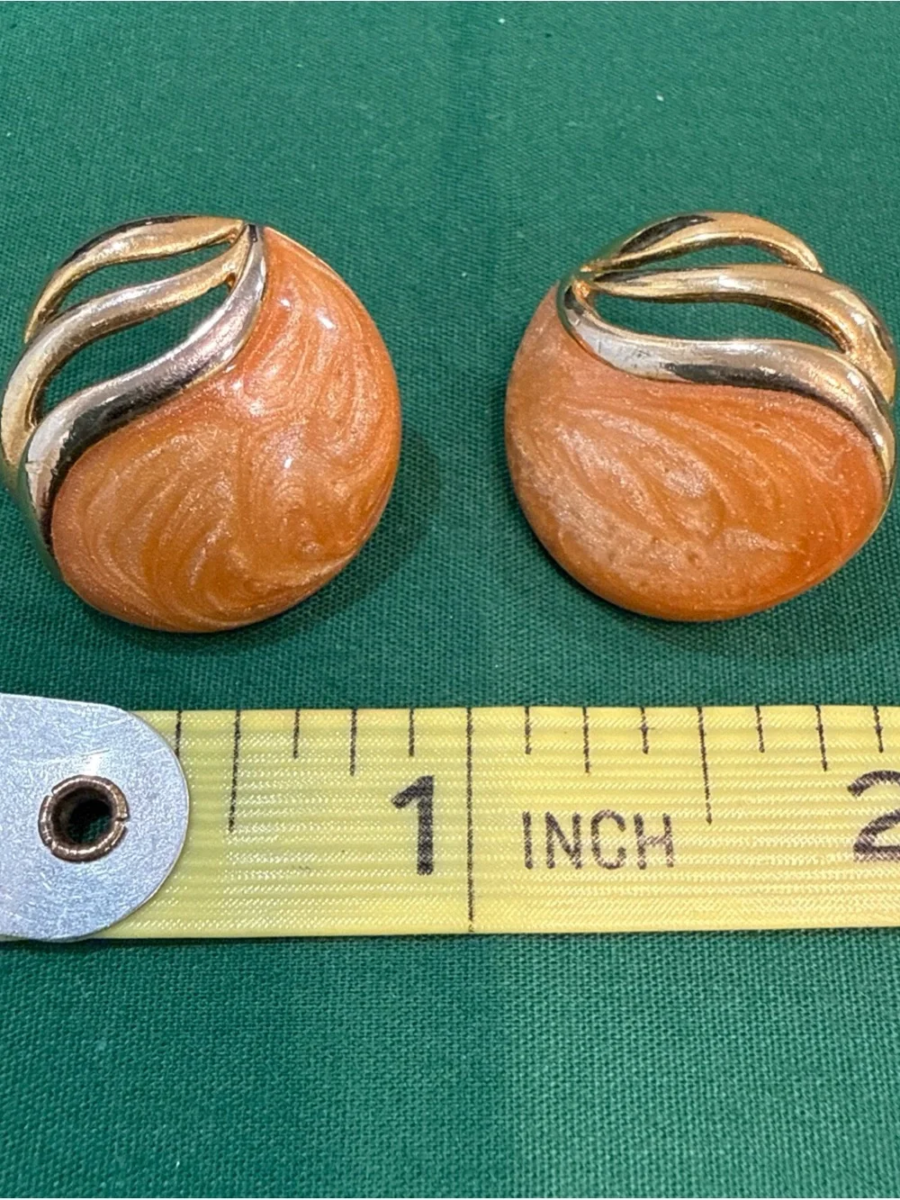 VTG Peach Colored Marveled Enamel Stud Earrings 53C